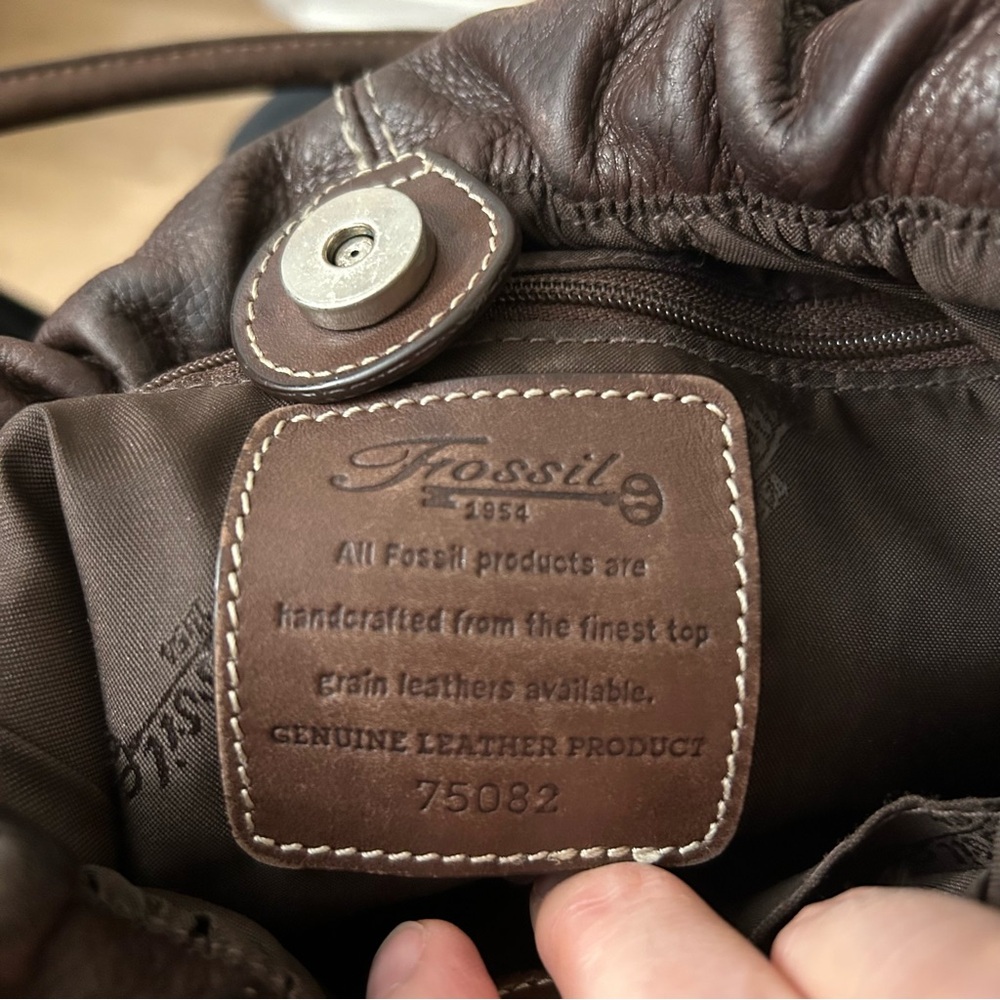 Fossil: Vintage Pebbled Dark Brown Leather Hobo/Shoulder Bag - Picture 8 of 16